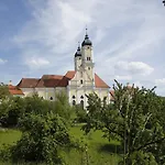 Konukevi Klostergasthof 3*